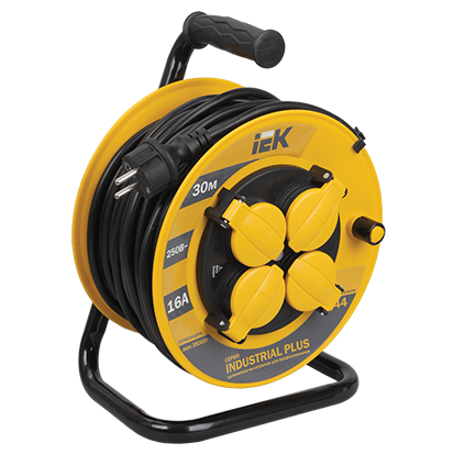 Удлинитель 4 гнезда, 30м, УК30 на катушке, заземляющим контактом, термозащита, Industrial Plus "ИЭК"
