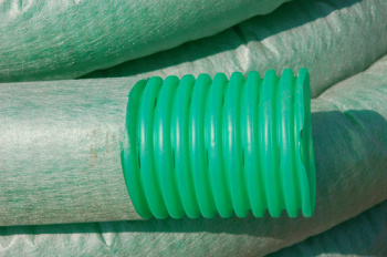Труба дренажная пластиковая 40м, d200 "Ruvinil"  перфорированная однослойная в фильтре