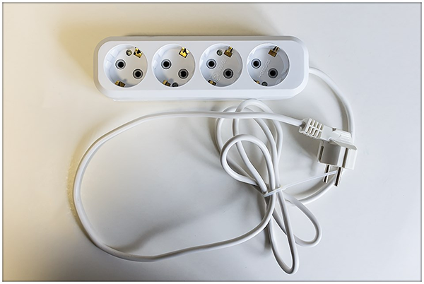 Удлинитель, 4 розетки с заземлением, длина 7м У10-003