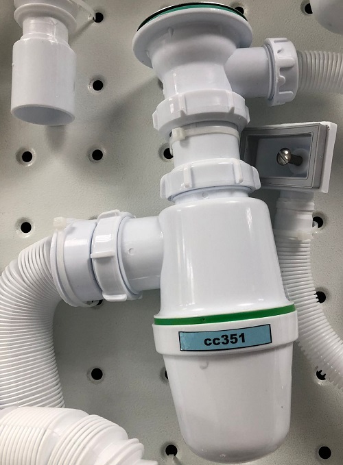 Сифон для мойки бутылочный со стальным выпуском, прямоугольным переливом  1.1/2"*40, гофра 40*40/50, "Aquattro"